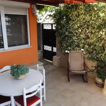 Апартаменти Ruhiggelegenes Sutdio Mit Gartenterrasse In Strandnaehe By Interhome Трогір